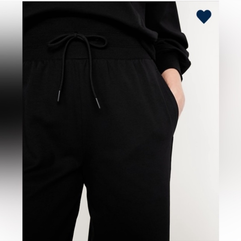 Old Navy Dynamic Fleece Black Extra High-Rise Wide Leg Pants - Picture 3 of 6